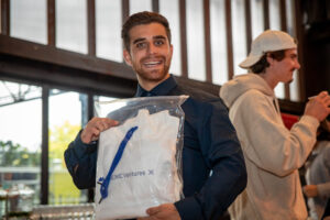 AO0I1573-oi4025583160